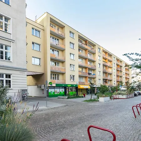Apartman 44 *